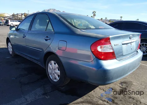 2004 Toyota Camry Le z USA, uszkodzony, nr VIN 4T1BE32K14U844083